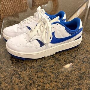 Men’s Nike Full Force Court Vision size 9. Like new!